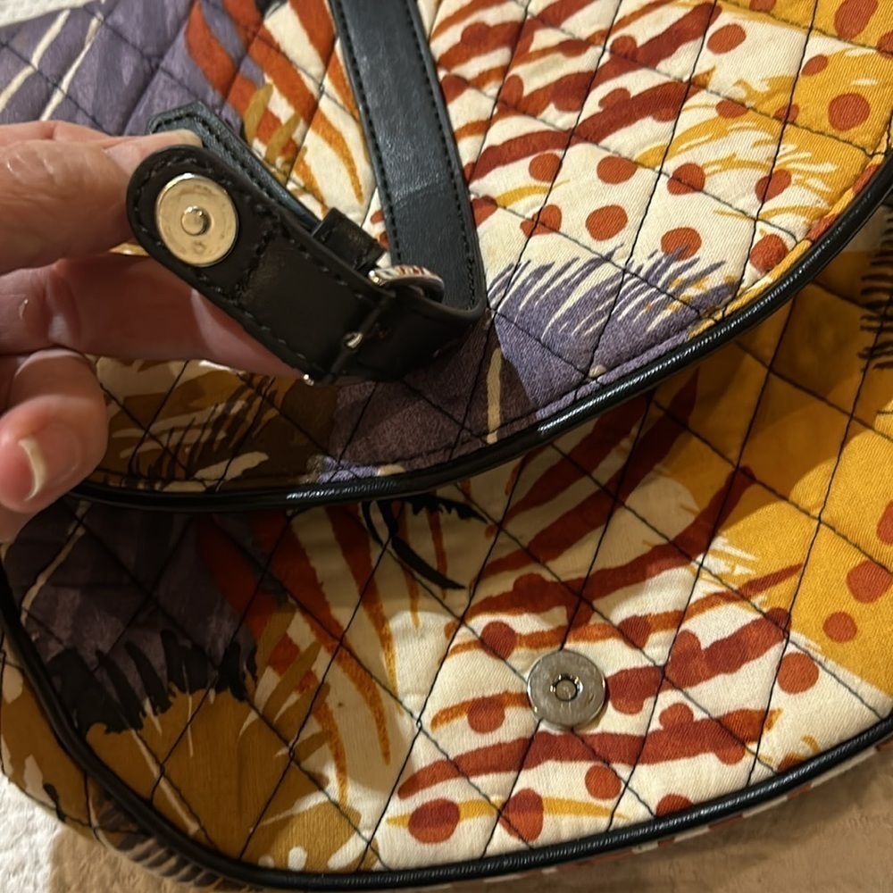 Vera Bradly Crossbody - Picture 4 of 12